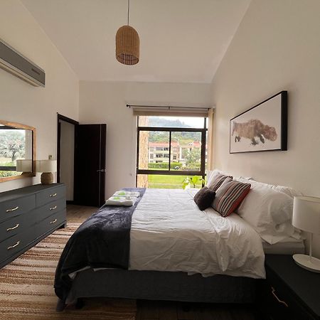Cr Mariposa Rentals Lakeview Penthouse With Office Space, Pool, Gym, Tennis Santa Ana  Luaran gambar