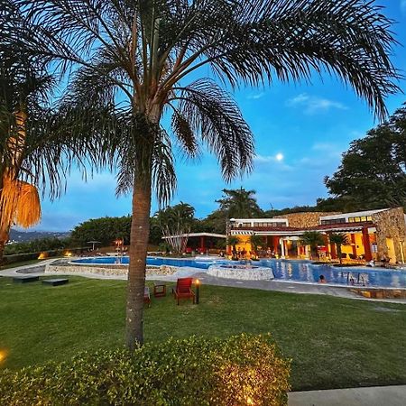 Cr Mariposa Rentals Lakeview Penthouse With Office Space, Pool, Gym, Tennis Santa Ana  Luaran gambar