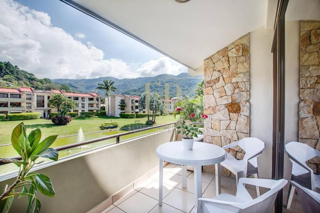Cr Mariposa Rentals Lakeview Penthouse With Office Space, Pool, Gym, Tennis Santa Ana  Luaran gambar