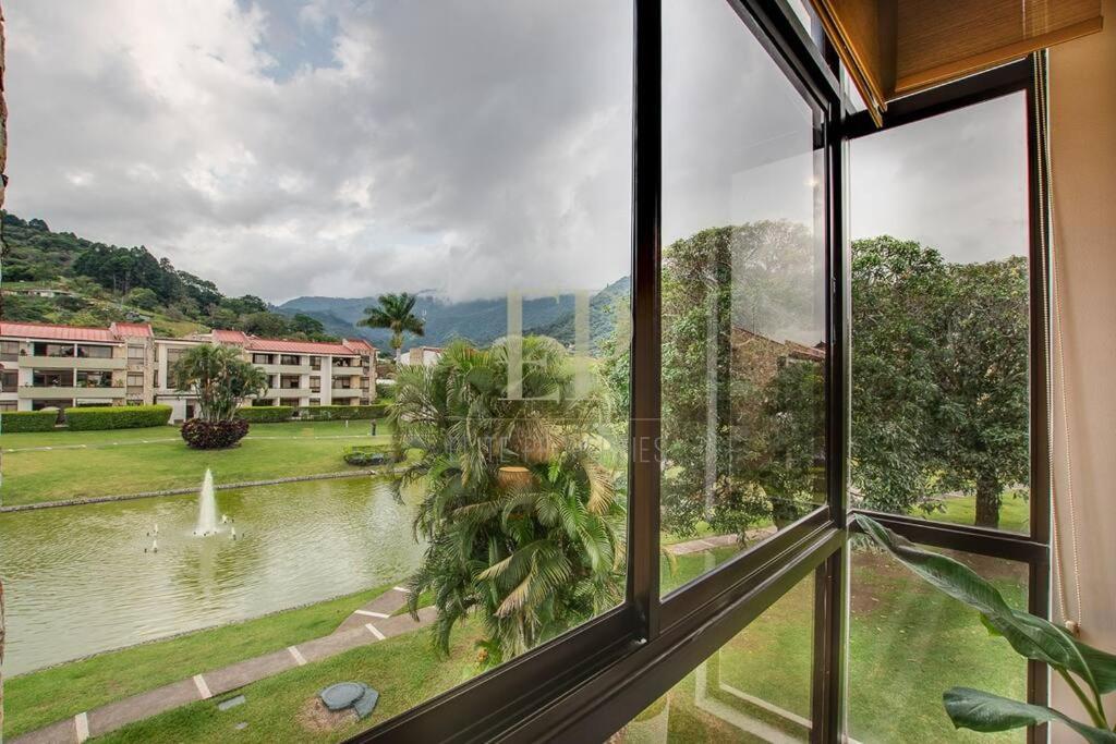 Cr Mariposa Rentals Lakeview Penthouse With Office Space, Pool, Gym, Tennis Santa Ana  Luaran gambar